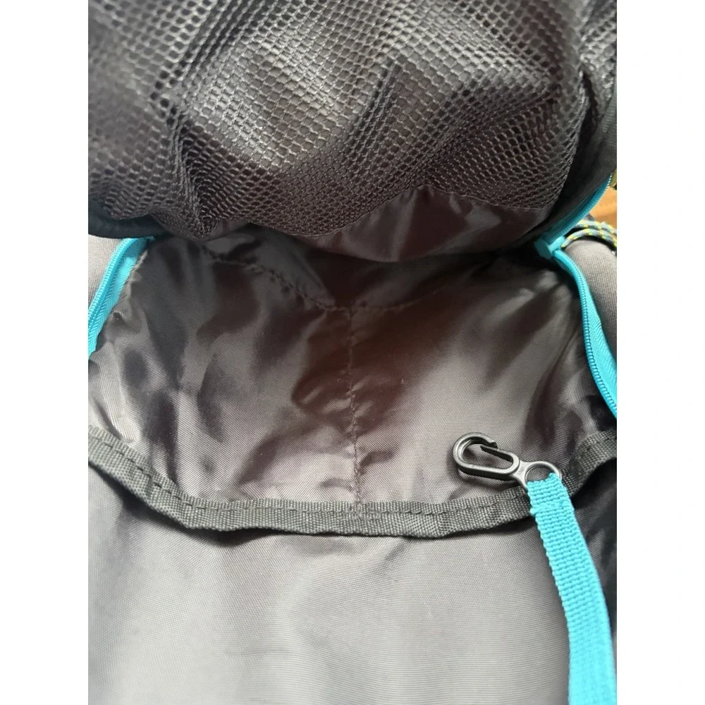 Sierra Designs 10L Hiking Backpack Black/Blue Zip Padded Hip Belt 5 Pockets